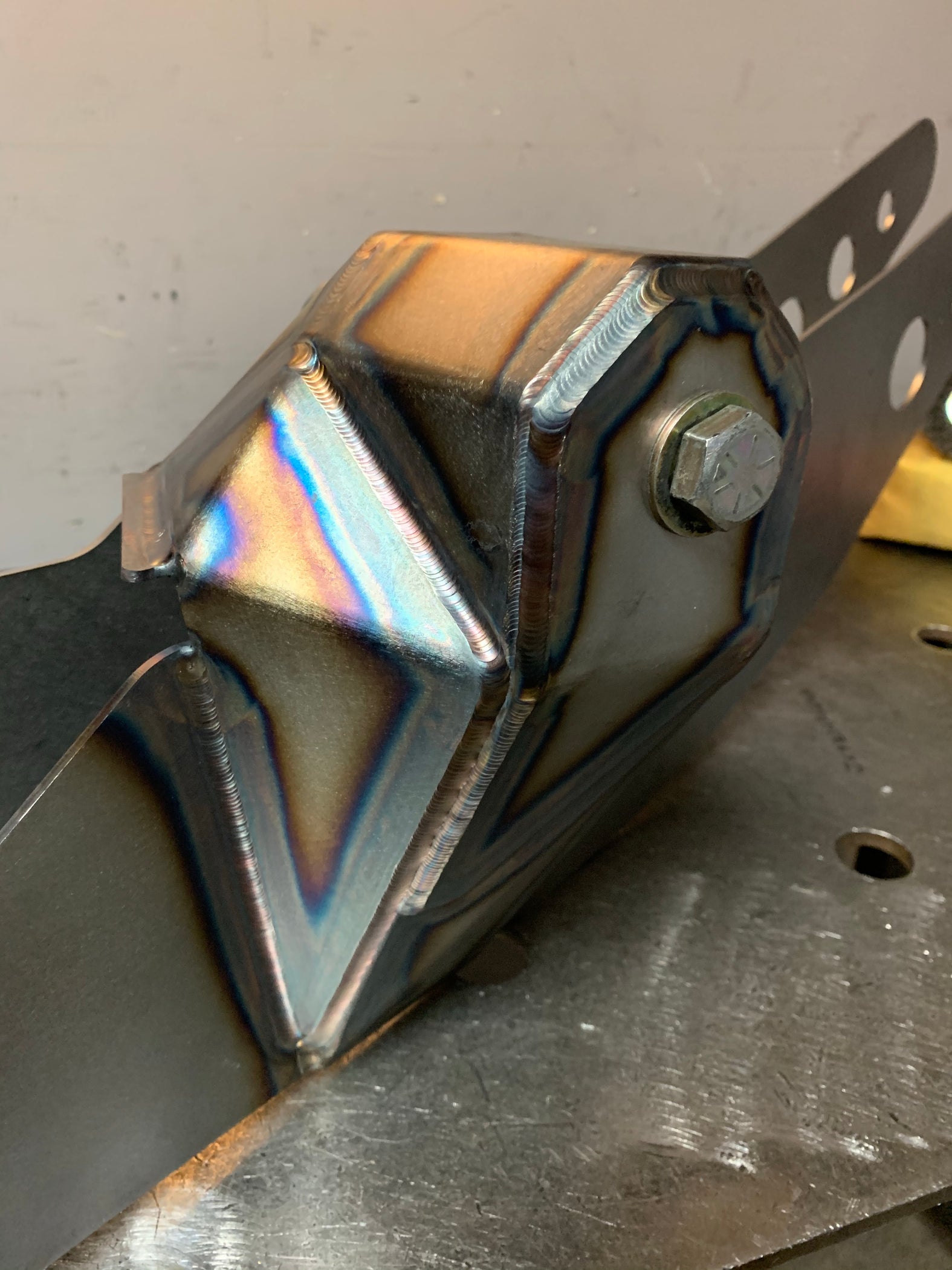 FRAME RAILS WITH INTEGRATED 4-LINK PIVOTS — Kibbetech